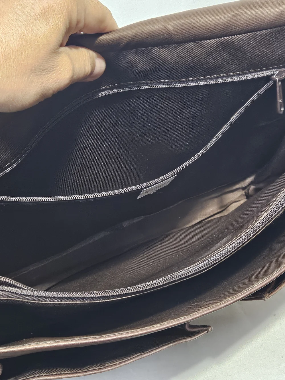 Wilsons Leather M. Julian 1990s Messenger Bag Mens Large Brown Crossbody Laptop